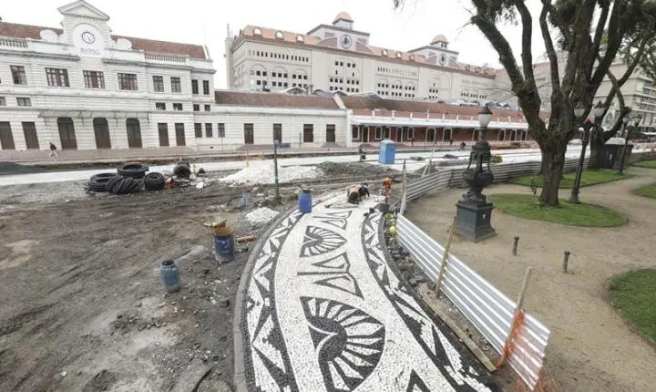Avança a obra da Avenida Sete de Setembro no entorno da Praça Eufrásio Correia