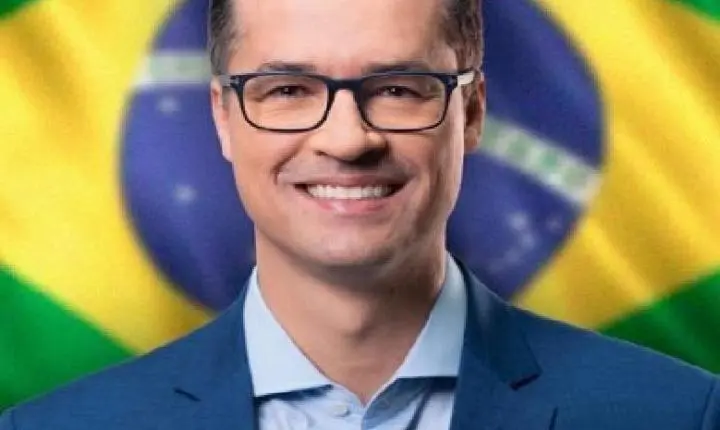 “COMEÇOU A VINGANÇA!”: Deltan Dallagnol questiona rapidez de decisão contra Flávio Bolsonaro