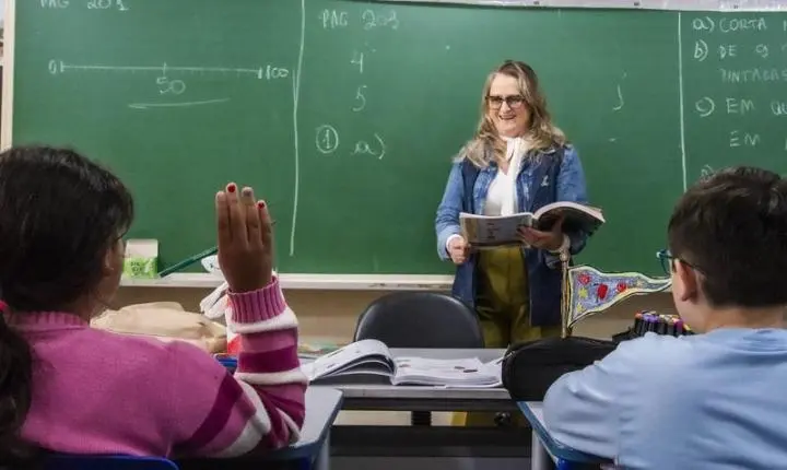Curitiba inicia em 2027 transição dos Anos Finais do Ensino Fundamental para a rede estadual