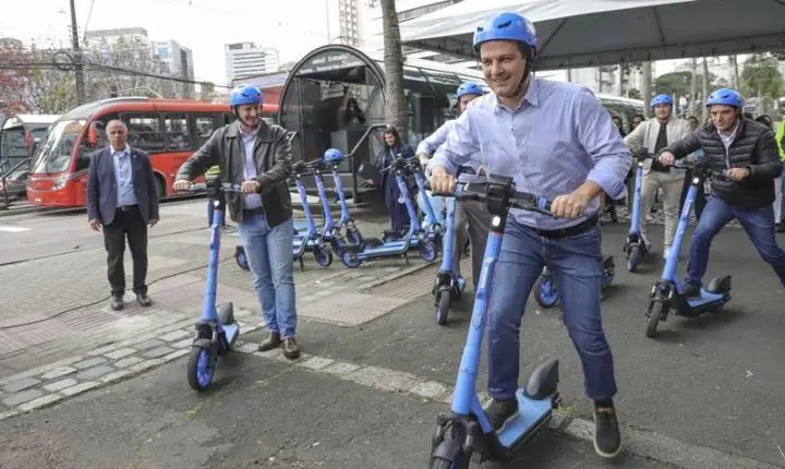 Curitiba. Prefeitura lança serviço de aluguel de patinetes