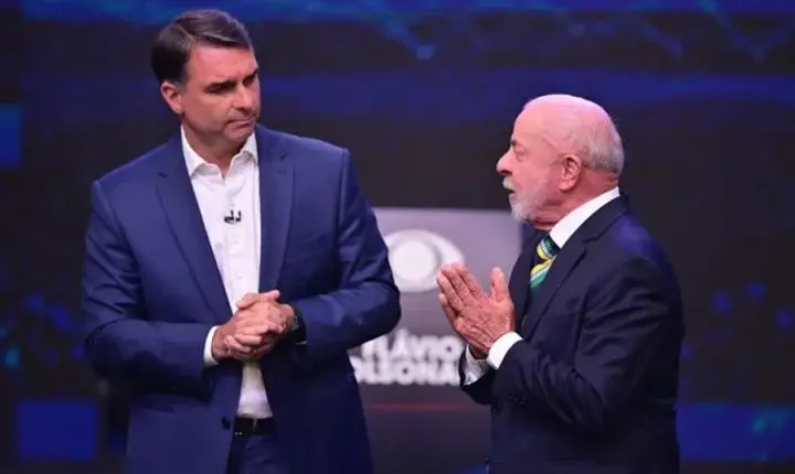 Debate na Band expõe fragilidades de Lula e Flávio Bolsonaro e deixa eleitor à espera de propostas concretas