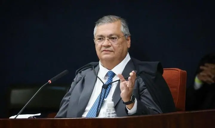 Dino defende a força da toga e diz que STF é maior que seus ministros