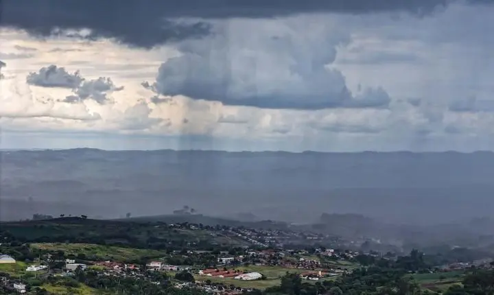 Frente fria leva tempestades e granizo ao centro-sul do país