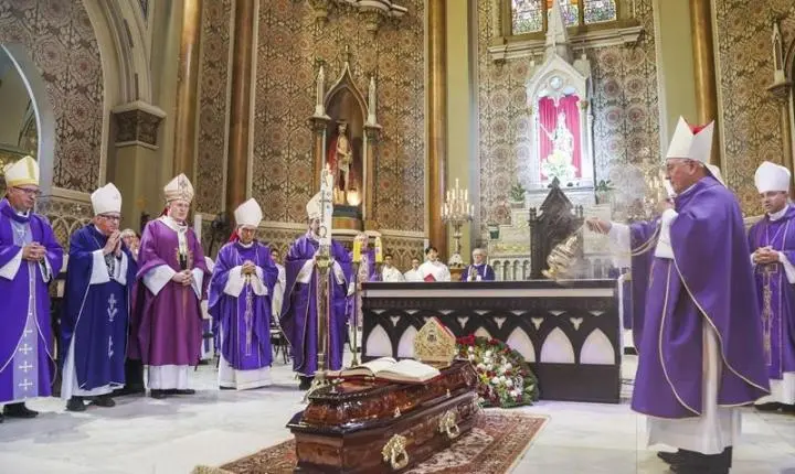 População se despede de Dom Pedro Fedalto em missa na Catedral Basílica