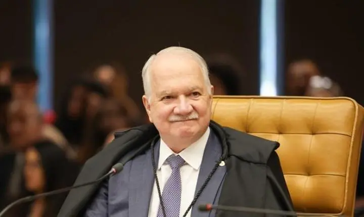 Presidente do STF pede calma em meio a crise institucional